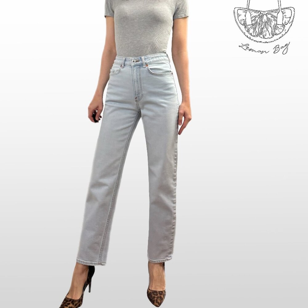 H&M &Denim / High Rise Mom Jeans / Size us 2 / Light Blue